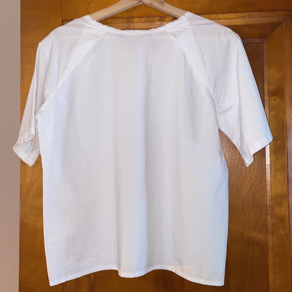 Sofia D’Hoore white; 100% cotton top with detailing at shoulder and hem; Sz 34 - Picture 5 of 10